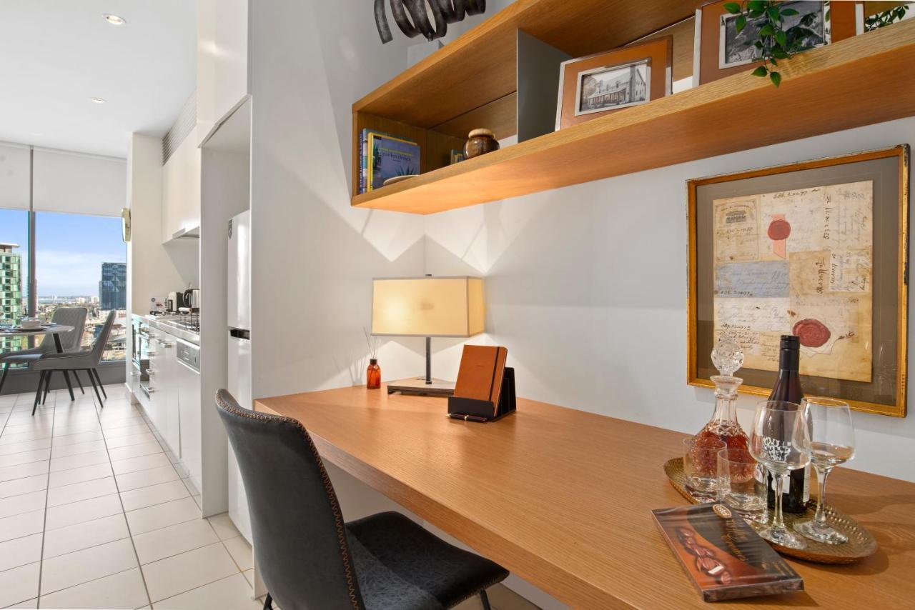Sophisticated Designer Condo W River & City Views Melbourne Exterior photo